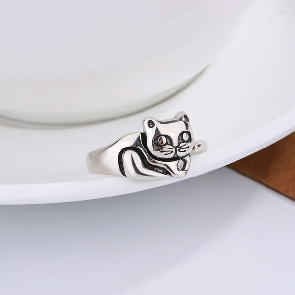 Anello regolabile in argento gattino con occhioni, dettaglio