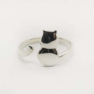 Anello regolabile d'argento con gatto seduto