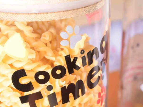 Barattoli in vetro per cibo e pasta con gatti, dettaglio