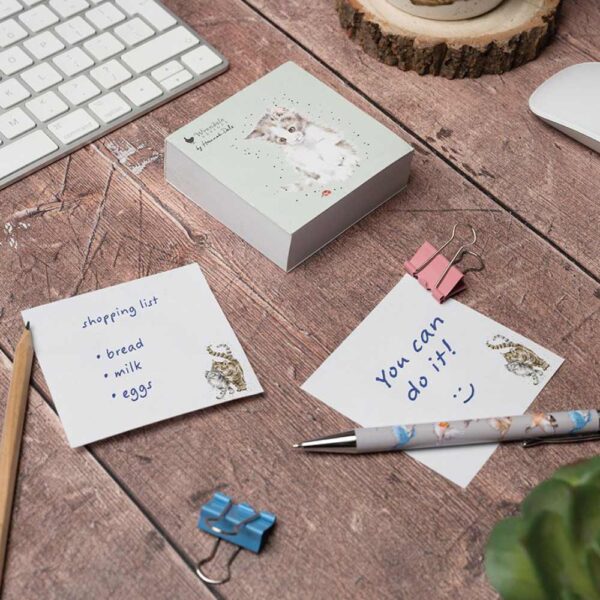 Blocchetto post-it con gatti e gattini, ambientato