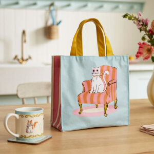 Borsa shopper gattina bianca in poltrona, ambientato