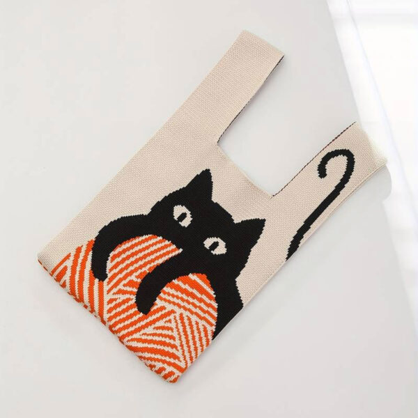 Borsetta jacquard con gatto nero e gomitolo, piegata