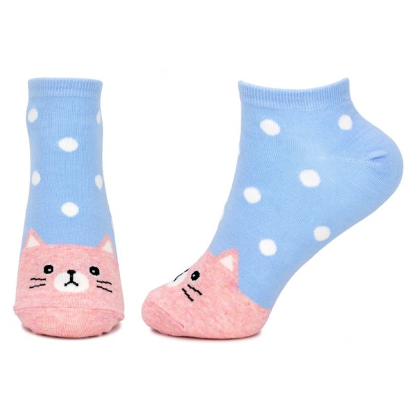 Calze a pois con gatto azzurre indossate