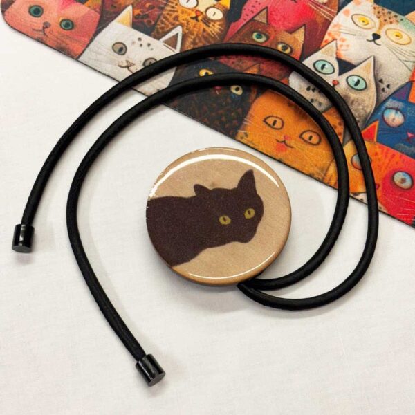 Collana a medaglione con gatto nero