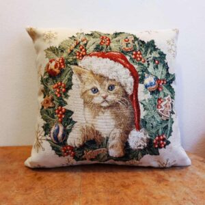 Cuscino gattino con cappello di Babbo Natale e ghirlanda