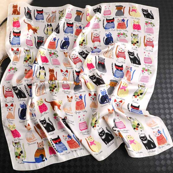 Foulard bianco con razze di gatti