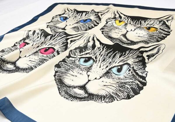 Foulard musetti gatto bianco e blu, dettaglio