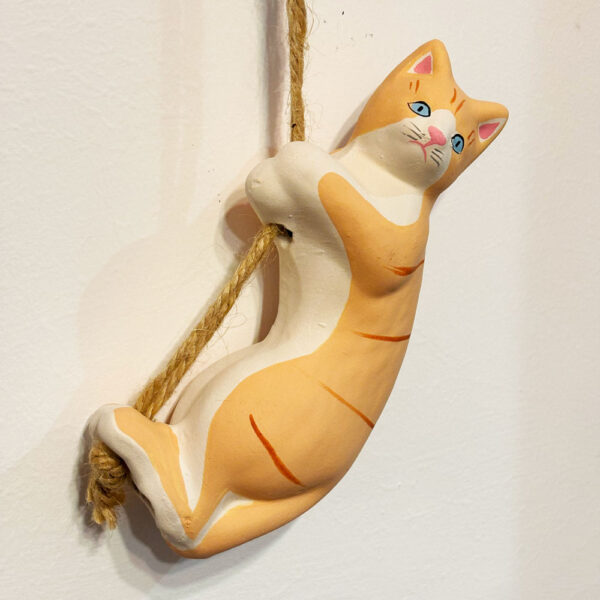 Gattino in ceramica da appendere rosso, dettaglio 02