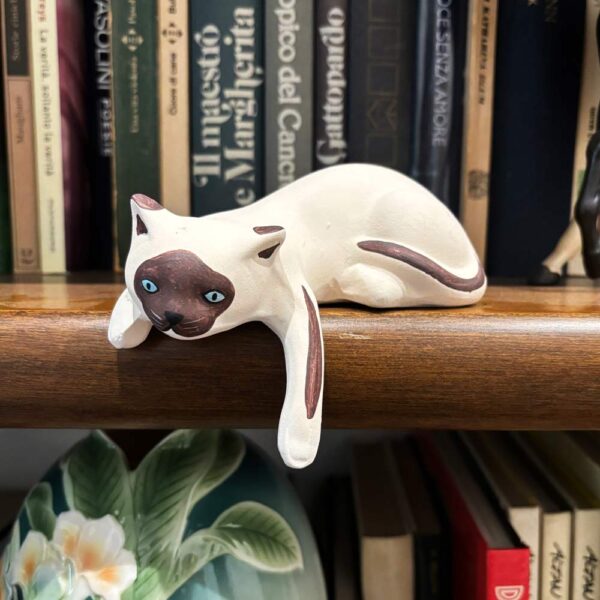 Gattino in ceramica sdraiato siamese