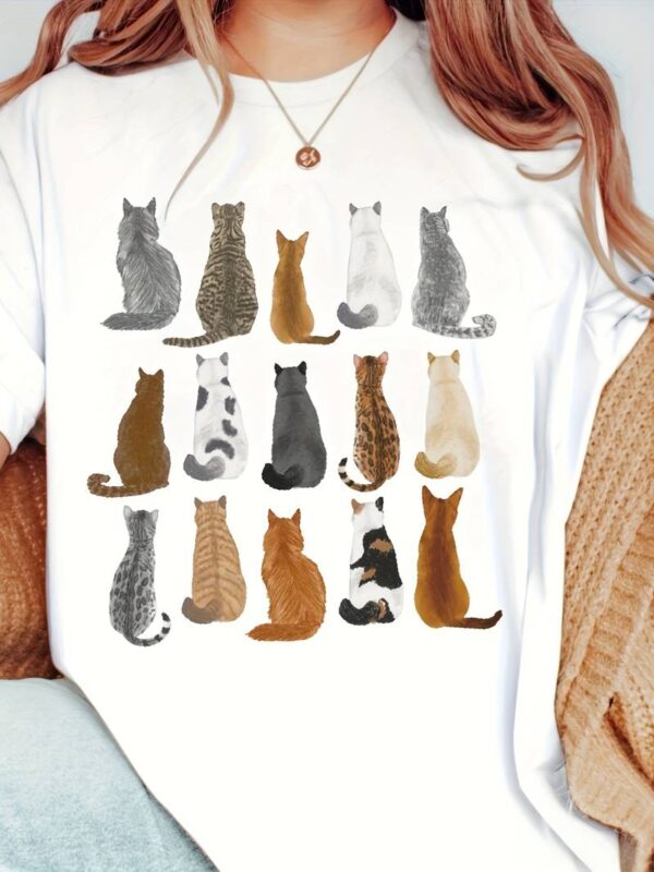 Maglietta t-shirt con gatti seduti di schiena, indossata