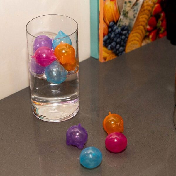 Set di 24 Cubetti di ghiaccio riutilizzabili musetti di gatti, ambientato
