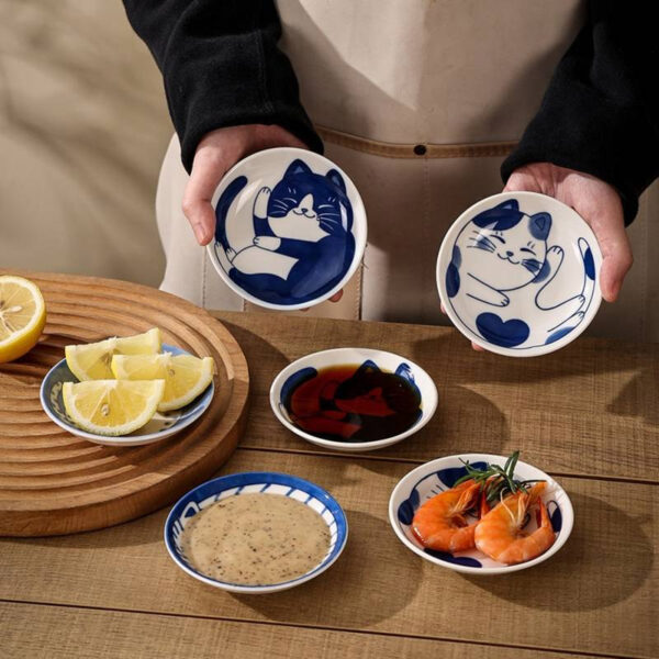 Set 4 piattini in ceramica con gatti felici, ambientato