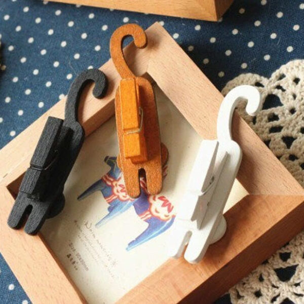 Set di tre mollette in legno a forma di gatti con codina, retro