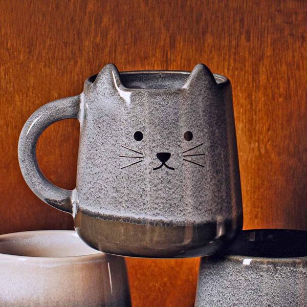 Tazza in ceramica color granito musetto di gatto, ambientato