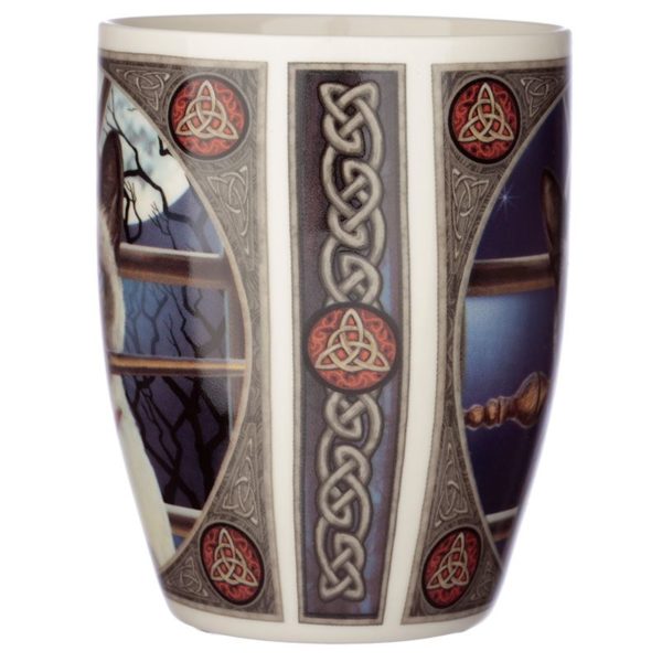 Tazza con gatto magico disegnato da Lisa Parker di lato