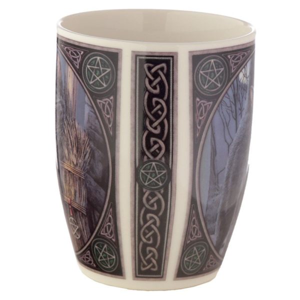 Tazza con gatto nero disegnato da Lisa Parker di lato
